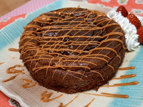 チョコレートケーキ(キャラメルソースがけ)